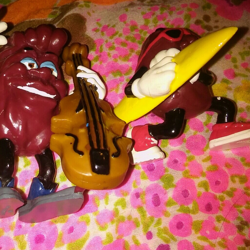 Pair o' California Raisins
